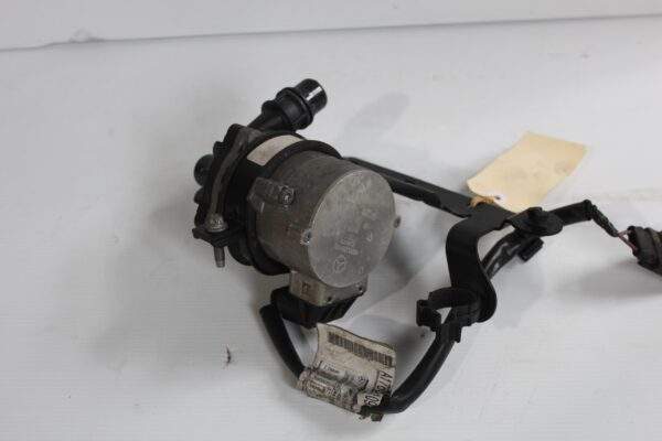 Mercedes Benz W176 W117 A45 CLA45 AMG Auxiliary Coolant Water Pump A0005001986