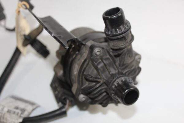 Mercedes Benz W176 W117 A45 CLA45 AMG Auxiliary Coolant Water Pump A0005001986