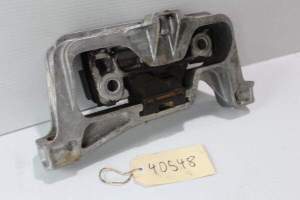 Mercedes Benz W176 W117 A45 CLA45 RHS Engine Mount Support A2462402417