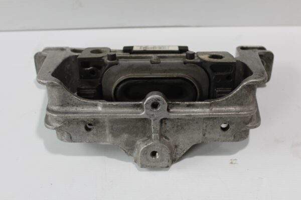 Mercedes Benz W176 W117 A45 CLA45 RHS Engine Mount Support A2462402417