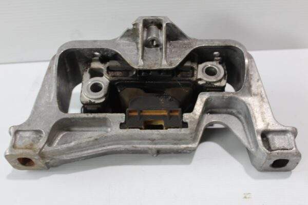 Mercedes Benz W176 W117 A45 CLA45 RHS Engine Mount Support A2462402417