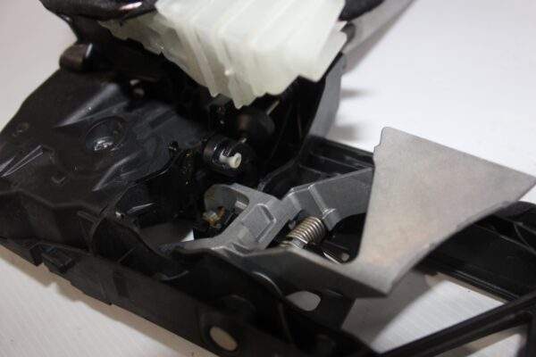 Mercedes Benz W177 A Class Front Right Door Lock Actuator Handle Assembly