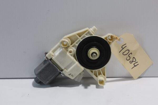 Mercedes Benz W204 C Class Front Right Window Regulator Motor A2048200242