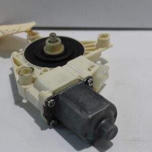 Mercedes Benz W204 C Class Front Right Window Regulator Motor A2048200242 - Image 9