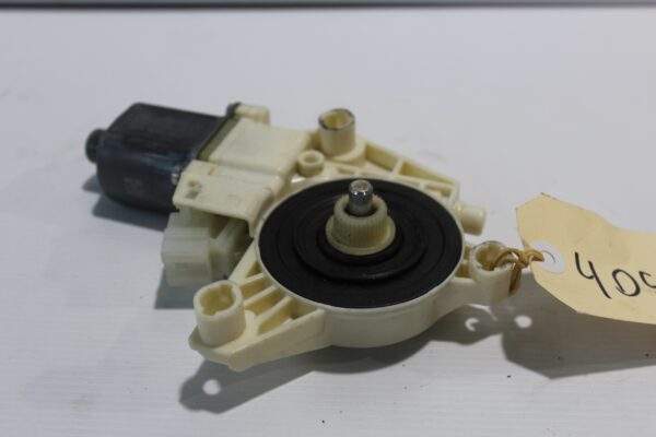 Mercedes Benz W204 C Class Front Right Window Regulator Motor A2048200242