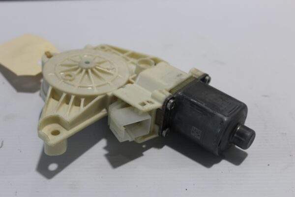 Mercedes Benz W204 C Class Front Right Window Regulator Motor A2048200242
