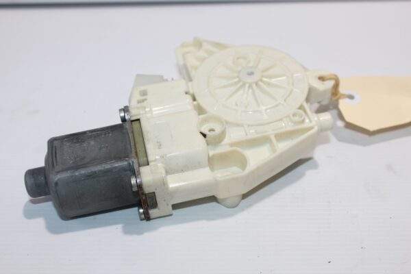 Mercedes Benz W204 C Class Front Right Window Regulator Motor A2048200242