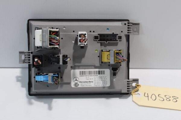Mercedes Benz W205 C Class Rear SAM Body Control Module A2059007037, A2059009745