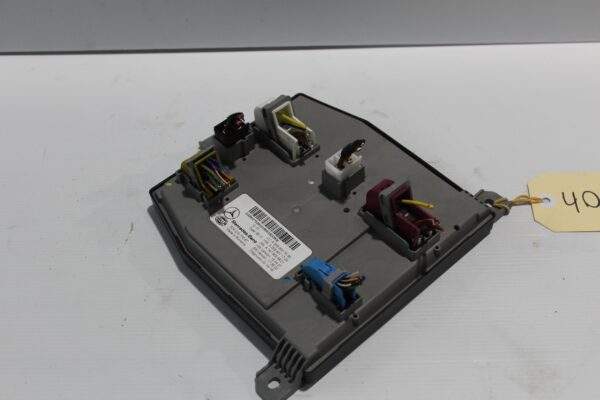 Mercedes Benz W205 C300 Front SAM Control Unit Module A2059007539, A2059007845