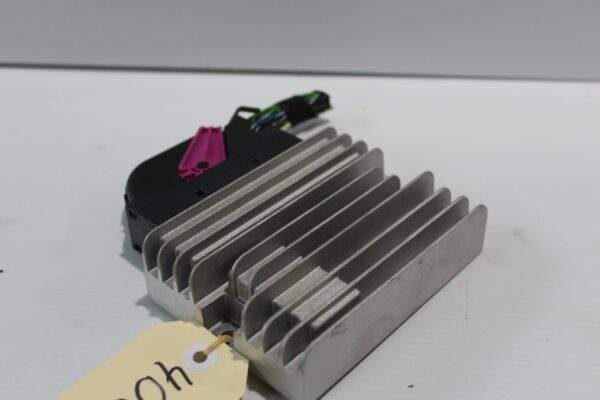 Mercedes Benz W205 W238 C E Class Sound Generator Control Unit A2389008900