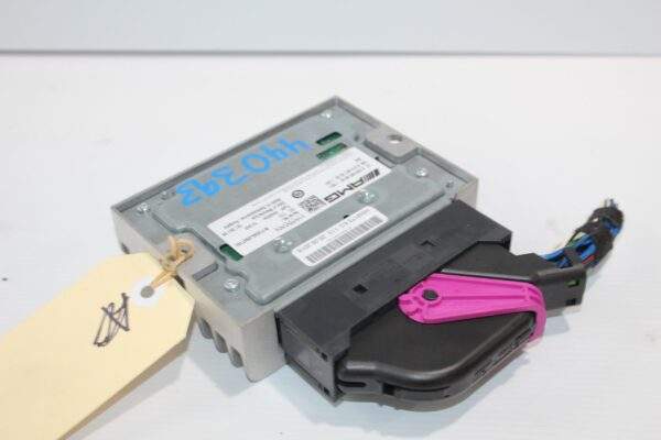 Mercedes Benz W205 W238 C E Class Sound Generator Control Unit A2389008900