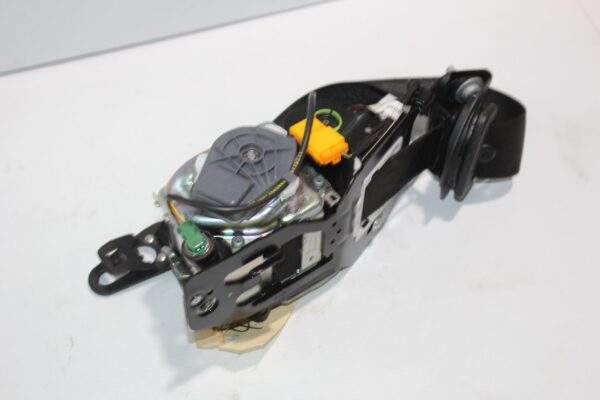 Mercedes Benz W205 C Class Front Right Seat Belt Pre-Tensioner A2058607800