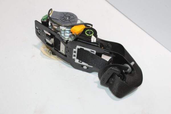 Mercedes Benz W205 C Class Front Right Seat Belt Pre-Tensioner A2058607800