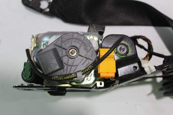 Mercedes Benz W205 C Class Front Right Seat Belt Pre-Tensioner A2058607800