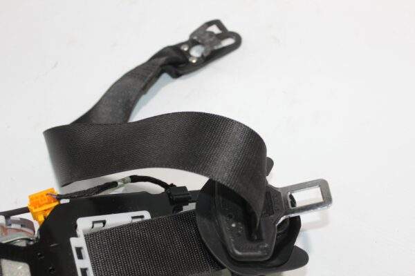 Mercedes Benz W205 C Class Front Right Seat Belt Pre-Tensioner A2058607800