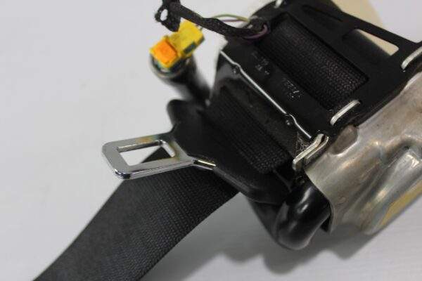 Mercedes Benz W205 C Class Rear Right Seat Belt Pre-Tensioner A2058602485
