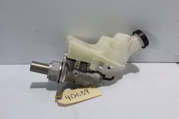 Mercedes Benz W177 A Class Brake Master Cylinder A1774304400, A1774305600