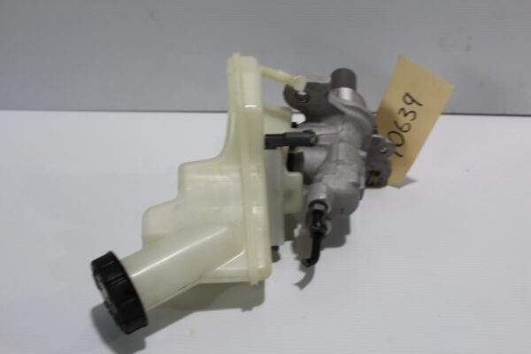 Mercedes Benz W177 A Class Brake Master Cylinder A1774304400, A1774305600