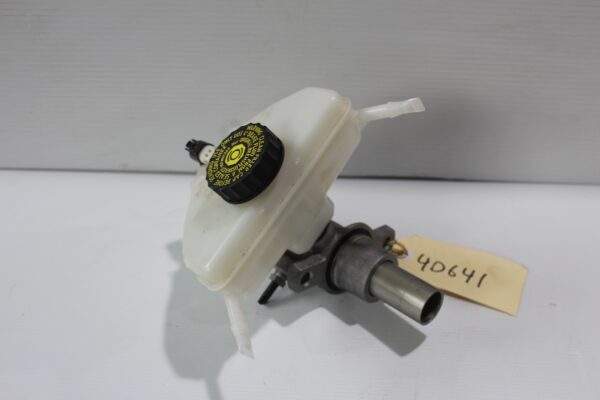 Mercedes Benz W205 C Class Brake Master Cylinder A2054300002, A2134300100