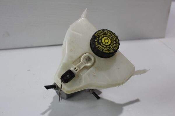 Mercedes Benz W205 C Class Brake Master Cylinder A2054300002, A2134300100
