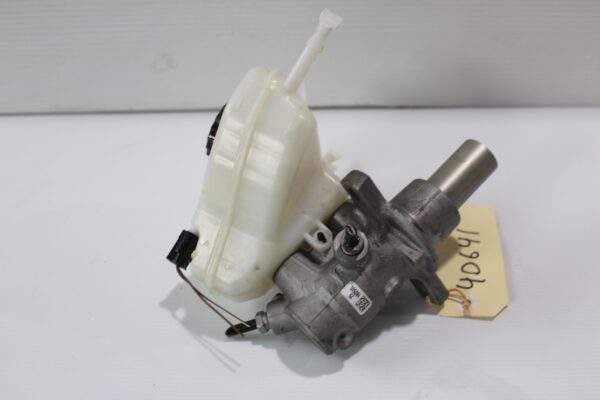 Mercedes Benz W205 C Class Brake Master Cylinder A2054300002, A2134300100