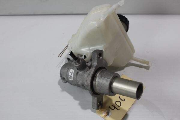 Mercedes Benz W205 C Class Brake Master Cylinder A2054300002, A2134300100