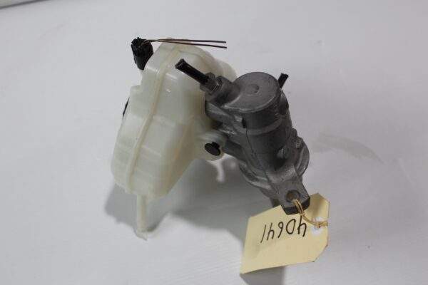 Mercedes Benz W205 C Class Brake Master Cylinder A2054300002, A2134300100