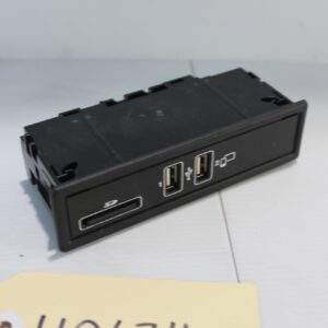 Mercedes Benz W205 W213 C E Class USB Socket Connector A2138200400 - Image 2