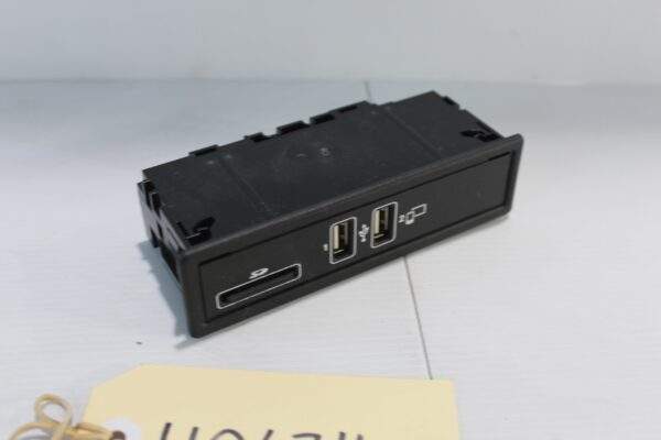 Mercedes Benz W205 W213 C E Class USB Socket Connector A2138200400