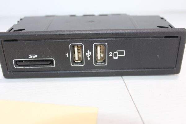 Mercedes Benz W205 W213 C E Class USB Socket Connector A2138200400