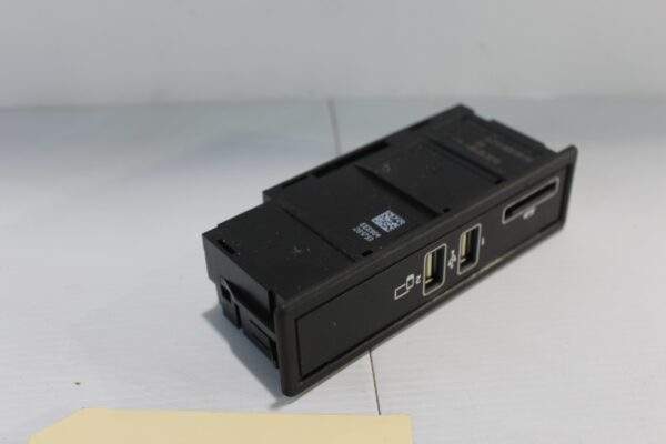 Mercedes Benz W205 W213 C E Class USB Socket Connector A2138200400