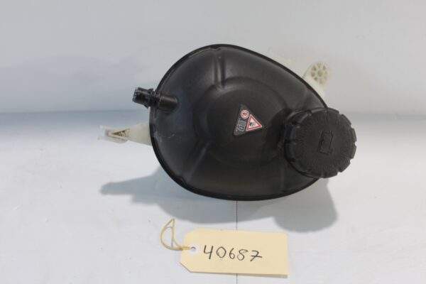 Mercedes Benz W205 C Class Coolant Radiator Overflow Expansion Tank A2055000049