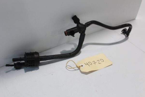 Mercedes Benz W205 C43 AMG Fuel Breather Purge Assembly A2760102000, A2054700593