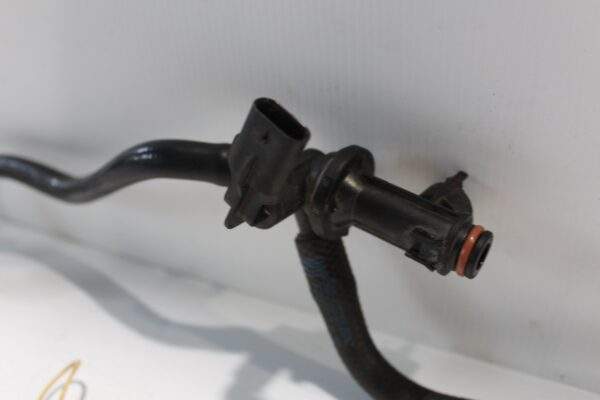 Mercedes Benz W205 C43 AMG Fuel Breather Purge Assembly A2760102000, A2054700593