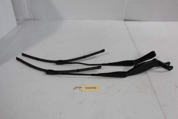 Mercedes Benz W205 C Class Windscreen Wiper Arm Pair A2058208401, A2058203601