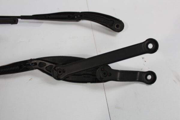 Mercedes Benz W205 C Class Windscreen Wiper Arm Pair A2058208401, A2058203601