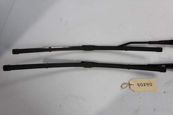 Mercedes Benz W205 C Class Windscreen Wiper Arm Pair A2058208401, A2058203601
