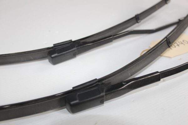 Mercedes Benz W205 C Class Windscreen Wiper Arm Pair A2058208401, A2058203601