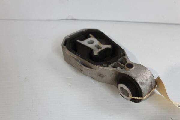 Mercedes Benz W177 A Class Upper Rear Engine Mount A2472400400, A2472401000