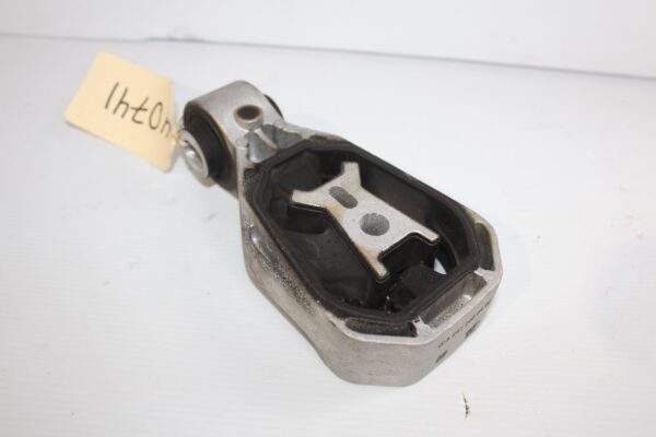 Mercedes Benz W177 A Class Upper Rear Engine Mount A2472400400, A2472401000