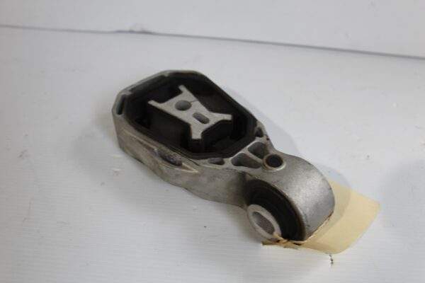 Mercedes Benz W177 A Class Upper Rear Engine Mount A2472400400, A2472401000
