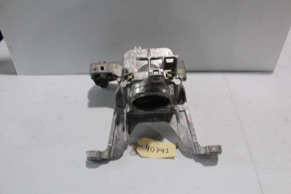 Mercedes Benz W177 A250 A35 Engine Support Mount A2472401600, A2472405700