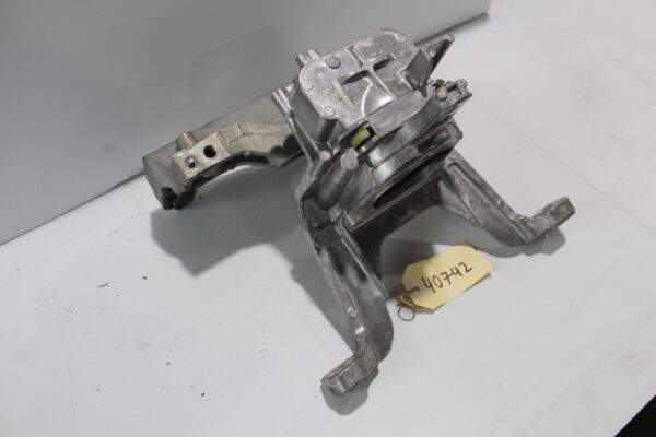 Mercedes Benz W177 A250 A35 Engine Support Mount A2472401600, A2472405700