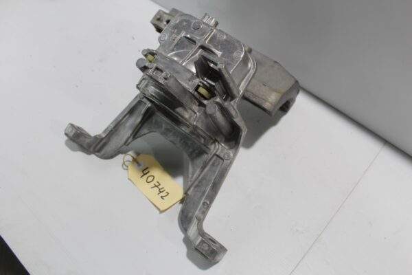Mercedes Benz W177 A250 A35 Engine Support Mount A2472401600, A2472405700