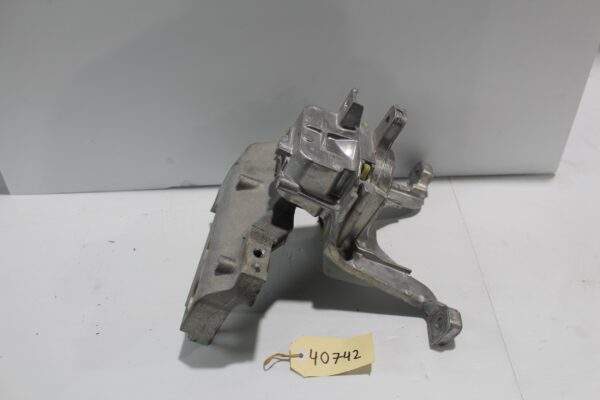 Mercedes Benz W177 A250 A35 Engine Support Mount A2472401600, A2472405700