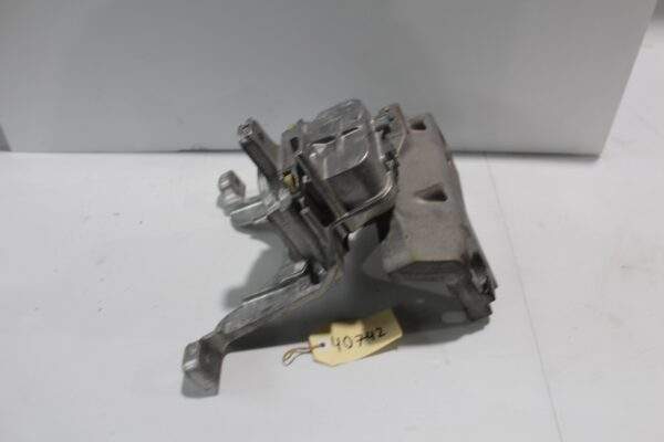 Mercedes Benz W177 A250 A35 Engine Support Mount A2472401600, A2472405700