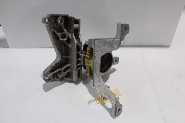 Mercedes Benz W177 A250 A35 Engine Support Mount A2472401600, A2472405700