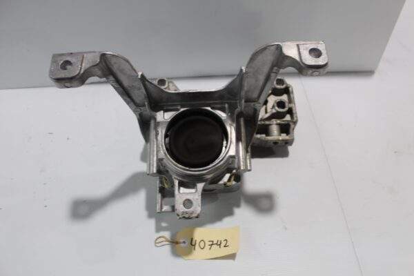 Mercedes Benz W177 A250 A35 Engine Support Mount A2472401600, A2472405700