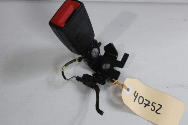 Mercedes Benz W205 C Class Rear Left Seat Belt Buckle Clasp A2058600369