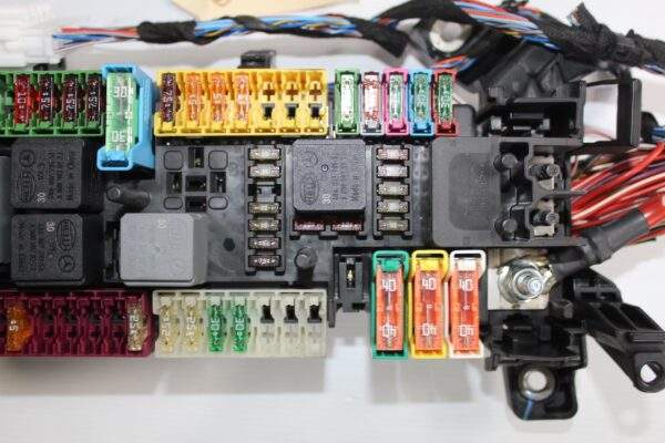 Mercedes Benz W176 W117 A CLA Class Front Fuse Relay Box A2465400140 A2469066600